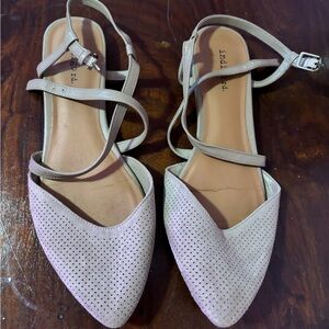 Women’s 8.5 strap sandals.